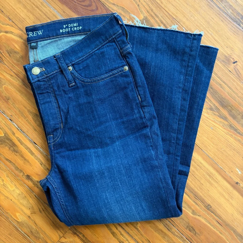 JCrew Women’s 9” Demo Boot Cut‎ Denim Jeans Frayed Hem size 29P